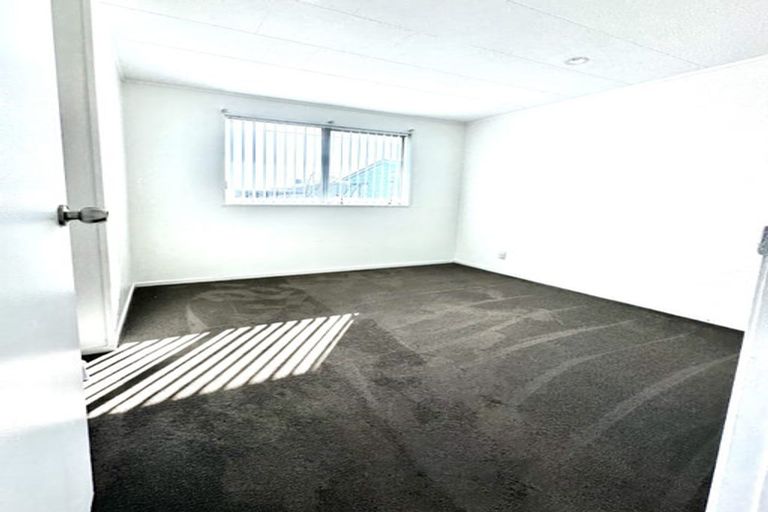 Photo of property in 2/18 Kennington Drive, Clendon Park, Auckland, 2103