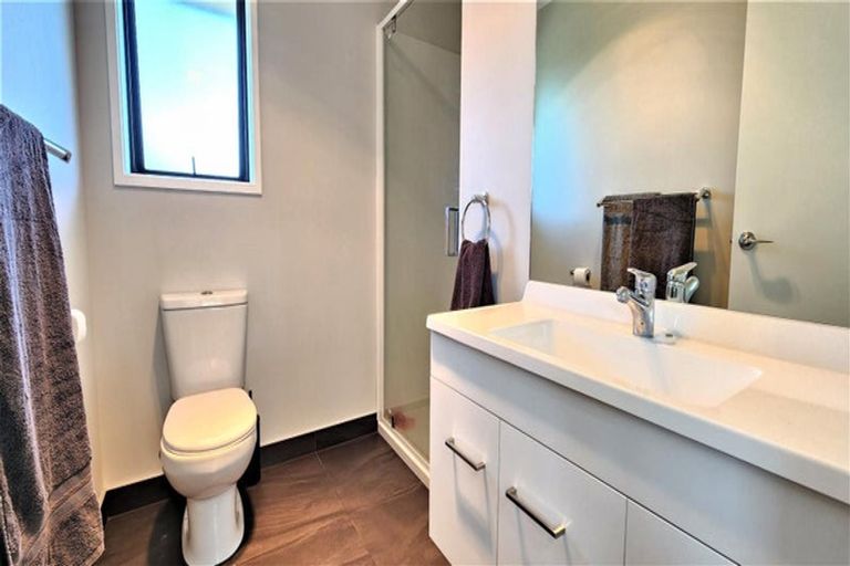 Photo of property in 2 Bibby Street, Waipawa, 4210