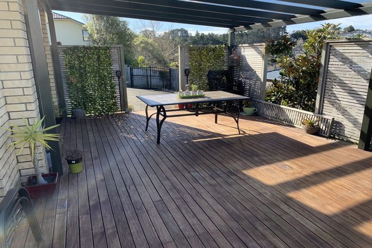 Photo of property in 9 Meharg Place, Fairview Heights, Auckland, 0632