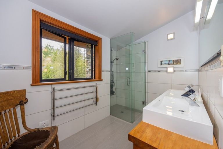 Photo of property in 10 Minaret Ridge, Wanaka, 9305