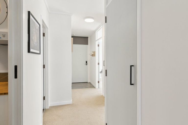 Photo of property in Newman Court Apartments, 2 Newman Terrace, Thorndon, Wellington, 6011