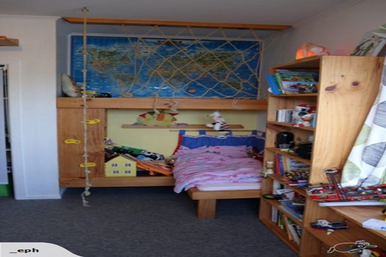 Photo of property in 8 Durham Street, Te Atatu Peninsula, Auckland, 0610