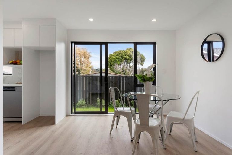 Photo of property in 15b Pipitea Place, Massey, Auckland, 0614