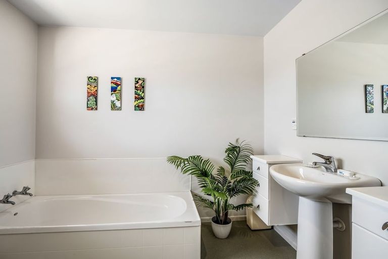 Photo of property in 16 Hannah Place, Holmes Hill, Oamaru, 9401