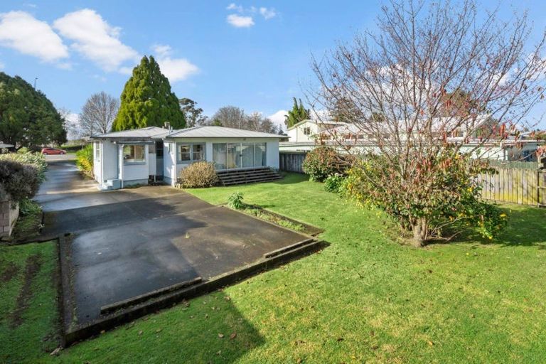 Photo of property in 172 Lincoln Road, Henderson, Auckland, 0610