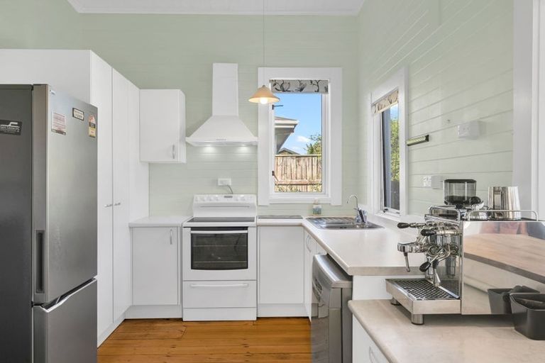 Photo of property in 35 College Street, College Estate, Whanganui, 4500