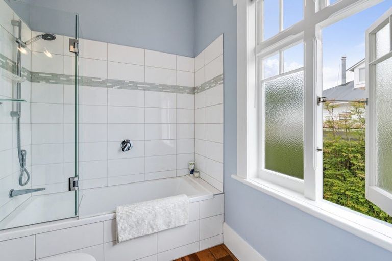 Photo of property in 1/6 Valley Road, Northcote, Auckland, 0626