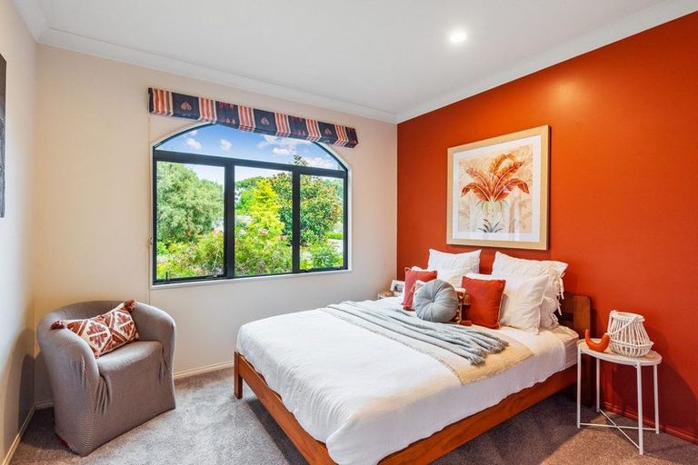 Photo of property in 33 Killalea Place, Paraparaumu, 5032