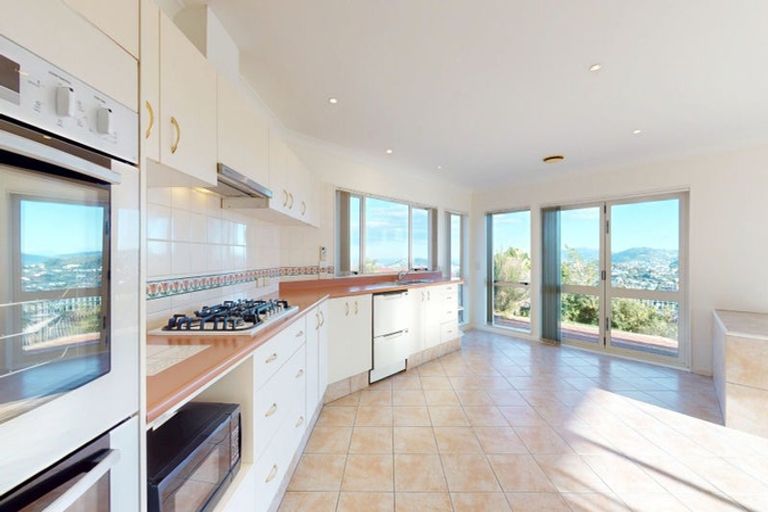 Photo of property in 16 Imran Terrace, Khandallah, Wellington, 6035