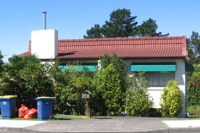 Photo of property in 96 Arran Road, Browns Bay, Auckland, 0630