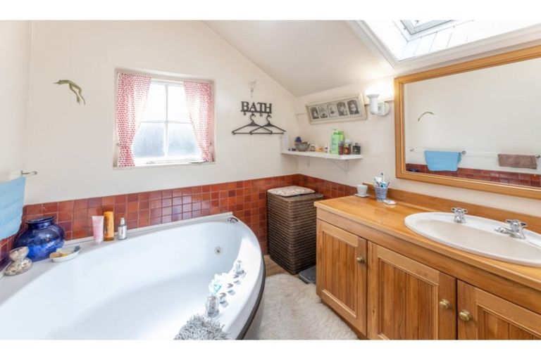 Photo of property in 105a Hinau Street, Riccarton, Christchurch, 8041