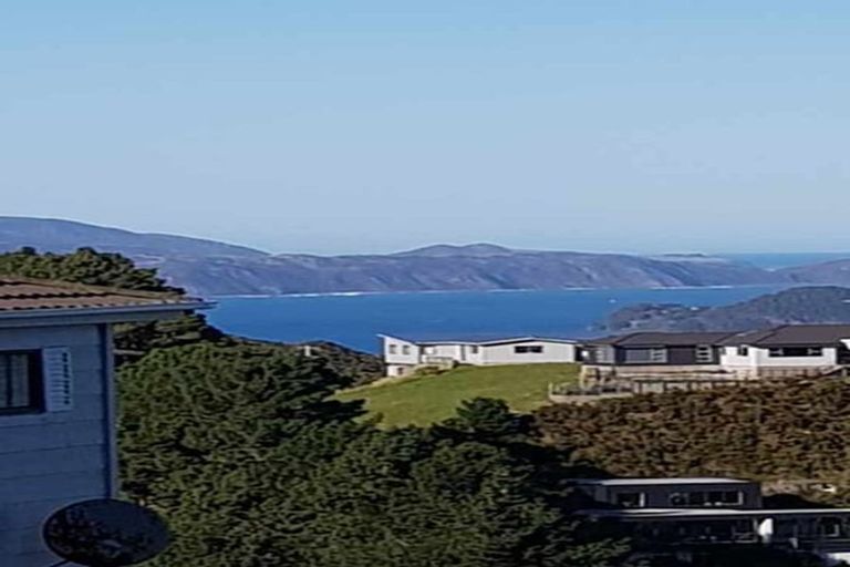 Photo of property in 4 Stroud Way, Newlands, Wellington, 6037