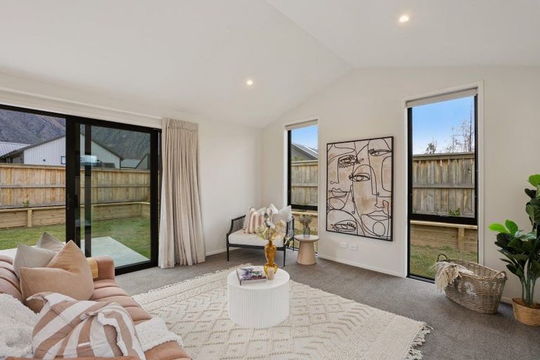 Photo of property in 45 Cheviot Street, Jacks Point, 9371