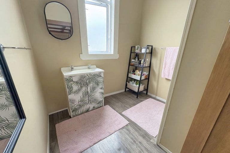 Photo of property in 90 Chelwood Street, Takaro, Palmerston North, 4412