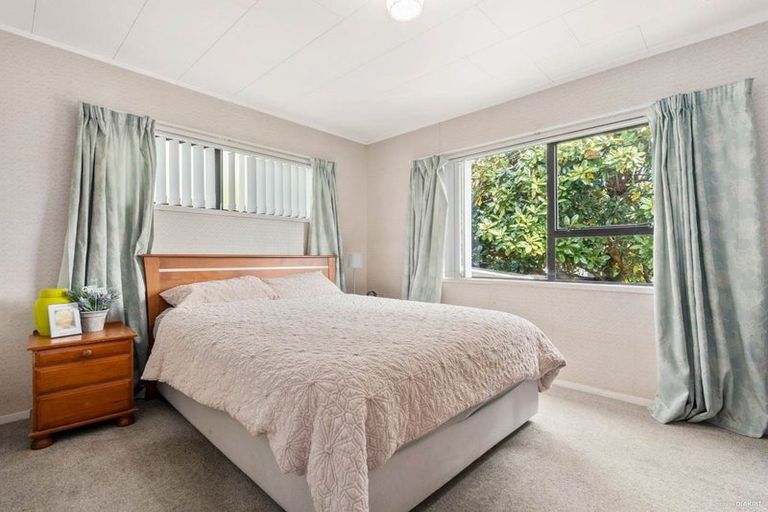 Photo of property in 12 Kearney Place, Massey, Auckland, 0614