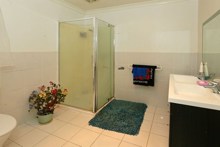 Photo of property in 3185 Great North Road, New Lynn, Auckland, 0600