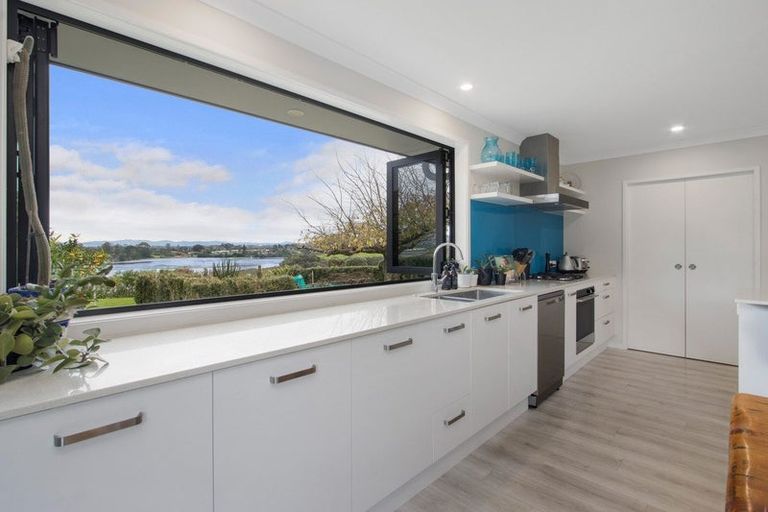 Photo of property in 37 Bert Wall Drive, Omokoroa, 3114