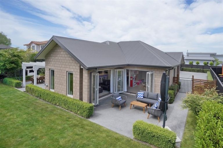 Photo of property in 10 Breton Close, Northwood, Christchurch, 8051