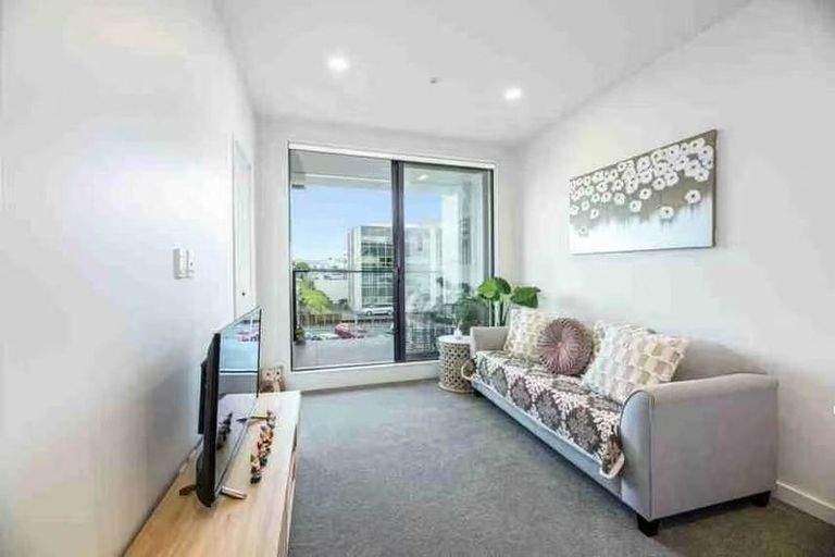 Photo of property in 102/19 Rawene Road, Birkenhead, Auckland, 0626