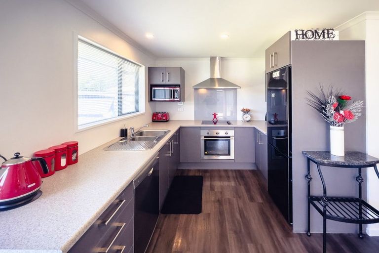 Photo of property in 39 Vivian Street, Burwood, Christchurch, 8083