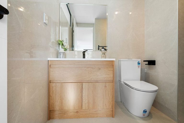 Photo of property in 8f Claridge Street, Glen Eden, Auckland, 0602