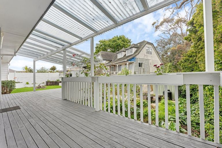 Photo of property in 18 Lanham Lane, Massey, Auckland, 0614