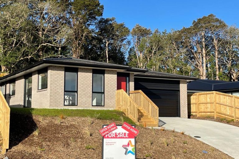 Photo of property in 17 Royal St Annes Drive, Te Kamo, Whangarei, 0112