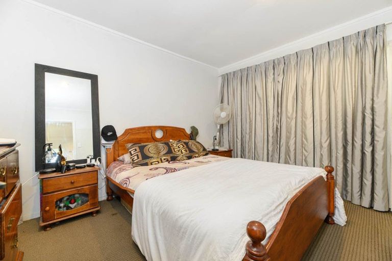Photo of property in 2/24 Newington Road, Henderson, Auckland, 0612