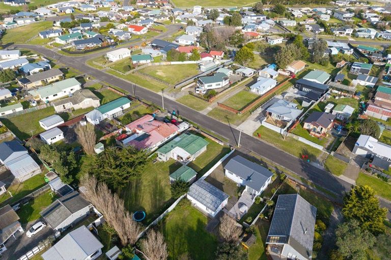 Photo of property in 9 Hennessy Street West, Foxton Beach, Foxton, 4815