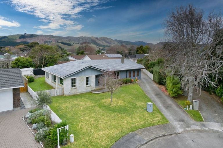 Photo of property in 8 Paretai Grove, Waikanae, 5036