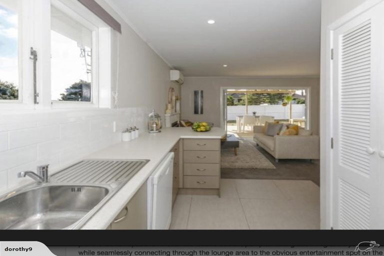 Photo of property in 19 Mackenzie Street, Te Atatu South, Auckland, 0610
