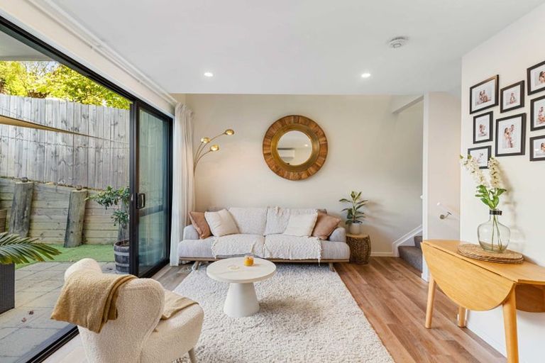 Photo of property in 23 Tokai Place, Glen Eden, Auckland, 0602