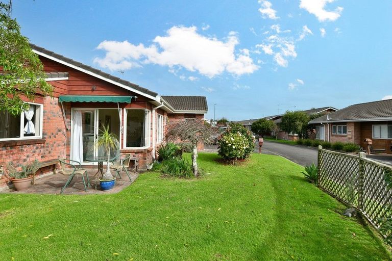 Photo of property in 15 The Grove, Red Beach, 0932