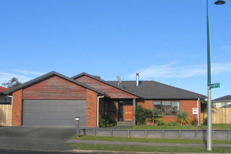 Photo of property in 11 Moyrus Crescent, East Tamaki Heights, Auckland, 2016
