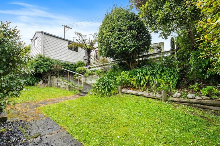 Photo of property in 330 Karori Road, Karori, Wellington, 6012