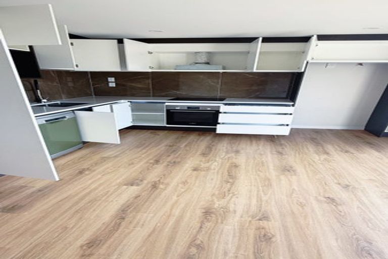 Photo of property in 309 Don Buck Road, Massey, Auckland, 0614