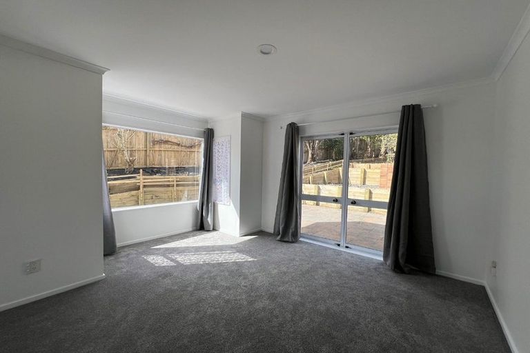 Photo of property in 8 Thornbill Rise, Unsworth Heights, Auckland, 0632