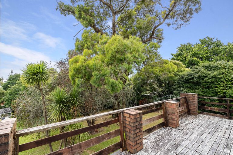 Photo of property in 17 Hilling Street, Titirangi, Auckland, 0604