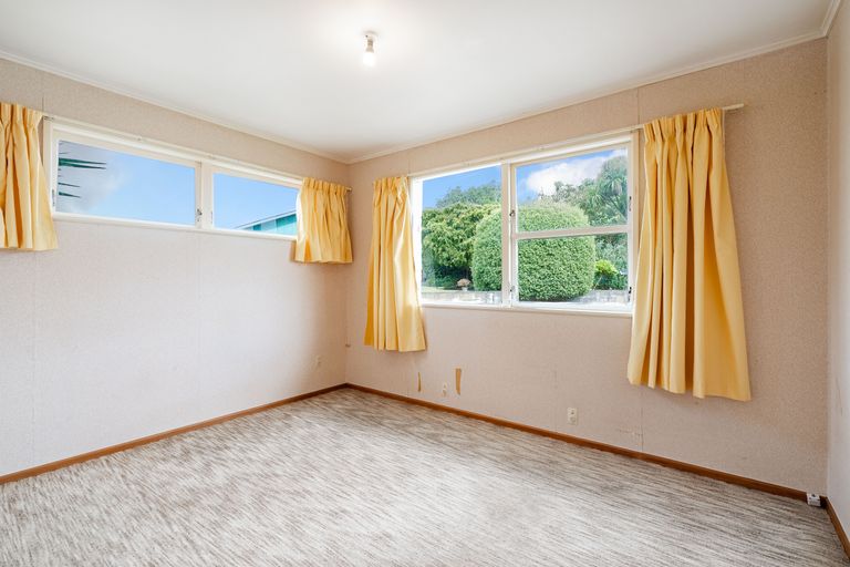 Photo of property in 17 Hilling Street, Titirangi, Auckland, 0604