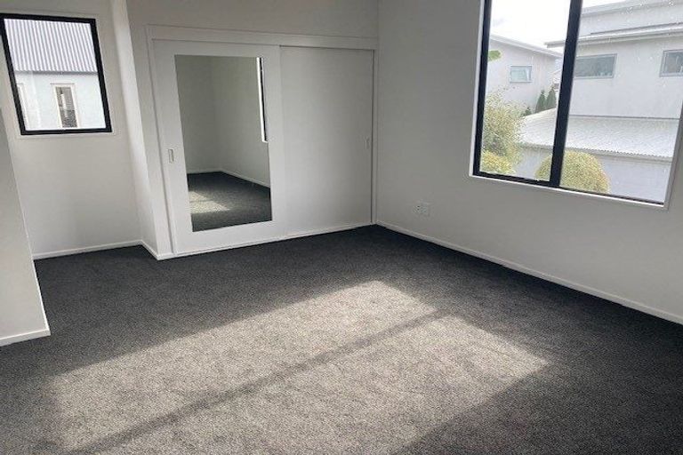 Photo of property in 32 Oakford Close, Riccarton, Christchurch, 8011
