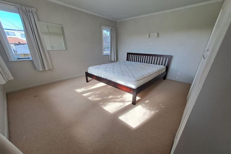 Photo of property in 3244a Great North Road, New Lynn, Auckland, 0600