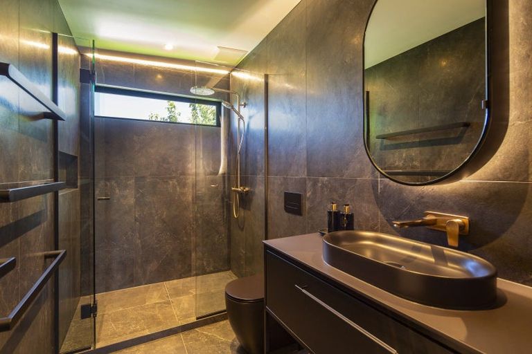 Photo of property in 11 Sunrise Lane, Queenstown, 9300