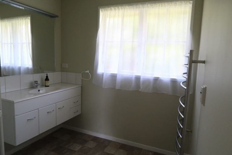 Photo of property in 75 Nimmo Avenue East, Waikanae, 5036