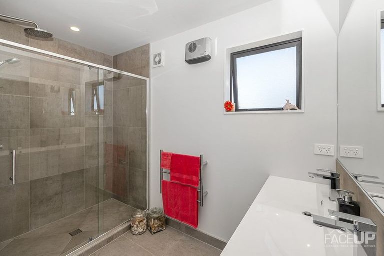 Photo of property in 32 Memorial Park Lane, Hobsonville, Auckland, 0618