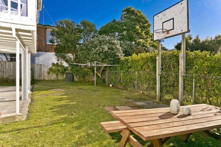 Photo of property in 96 Pupuke Road, Hillcrest, Auckland, 0627