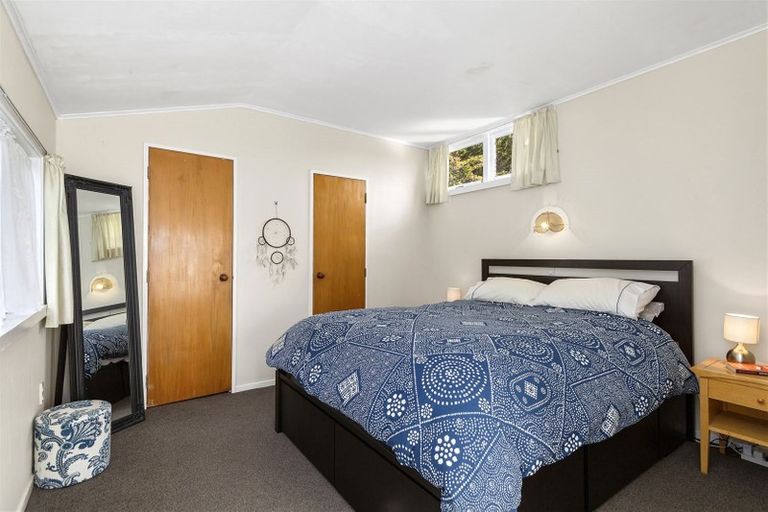 Photo of property in 28 Beazley Avenue, Paparangi, Wellington, 6037