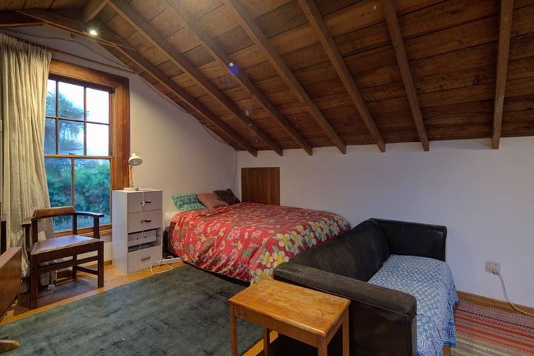 Photo of property in 126 Queens Drive, Lyall Bay, Wellington, 6022