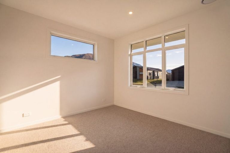 Photo of property in 105 Burdon Loop, Lake Hawea, 9382
