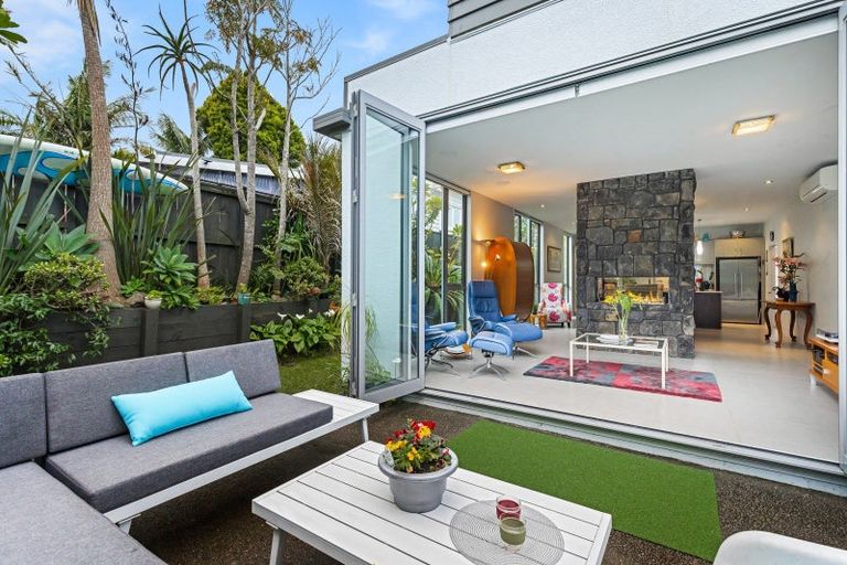 Photo of property in 7 Merani Street, Narrow Neck, Auckland, 0622