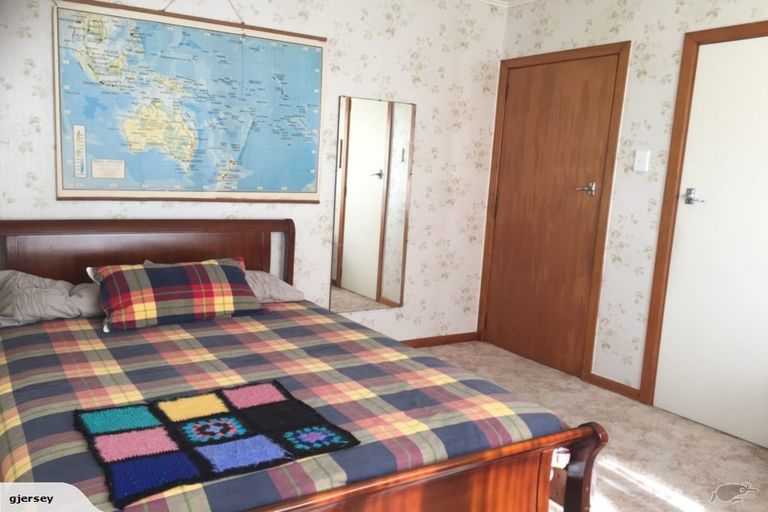 Photo of property in 10 Helga Crescent, Te Atatu Peninsula, Auckland, 0610